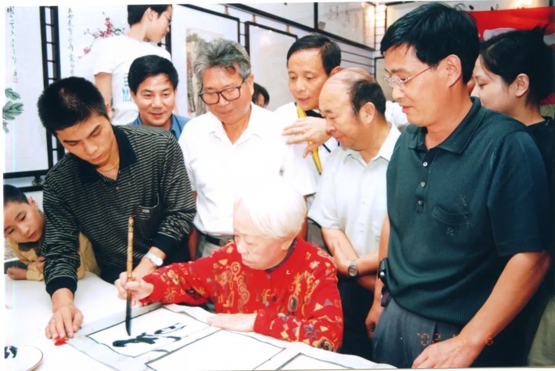 2002年固城湖螃蟹节：孕育发展商机-高淳螃蟹节20年回顾